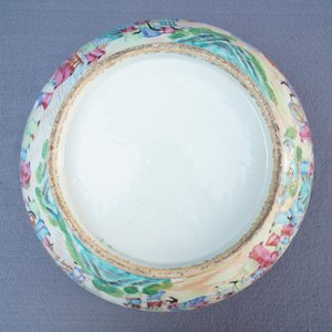 Vier Chinese Canton famille rose, blauwwitte en Imari-stijl kommen, 18/19e eeuw — foto 19