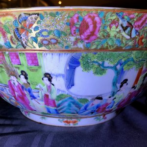 Vier Chinese Canton famille rose, blauwwitte en Imari-stijl kommen, 18/19e eeuw — foto 41