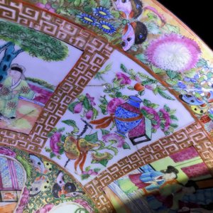 Vier Chinese Canton famille rose, blauwwitte en Imari-stijl kommen, 18/19e eeuw — foto 44
