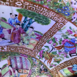 Vier Chinese Canton famille rose, blauwwitte en Imari-stijl kommen, 18/19e eeuw — foto 45