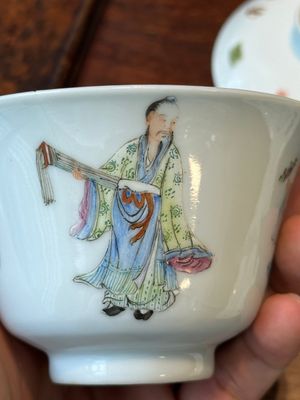 Vier Chinese famille rose dekselkommen, drie op onderschotel en een drakenkom, gesigneerd Wang Darong 王大榕, 19/20e eeuw — foto 31