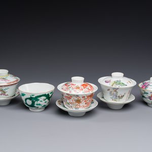 Vier Chinese famille rose dekselkommen, drie op onderschotel en een drakenkom, gesigneerd Wang Darong 王大榕, 19/20e eeuw — foto 1