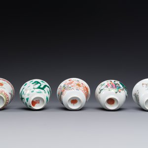 Vier Chinese famille rose dekselkommen, drie op onderschotel en een drakenkom, gesigneerd Wang Darong 王大榕, 19/20e eeuw — foto 4