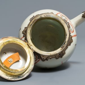 Vier Chinese famille rose en blauwwitte kannen en theepotten, Kangxi/Qianlong — foto 7