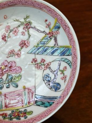 Vier Chinese famille rose en ijzerrode koppen en schotels, Yongzheng/Qianlong — foto 26