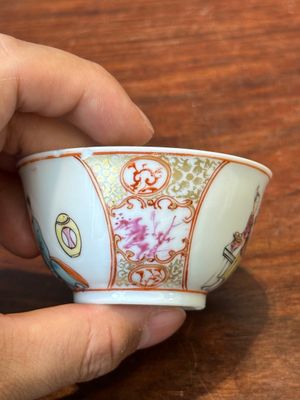 Vier Chinese famille rose en ijzerrode koppen en schotels, Yongzheng/Qianlong — foto 35