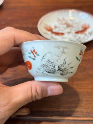 Vier Chinese famille rose en ijzerrode koppen en schotels, Yongzheng/Qianlong — foto 4