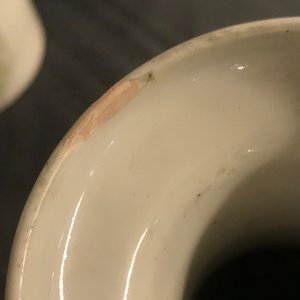 Vier Chinese famille rose en qianjiang cai hoedensteunen en een vaas, 19/20e eeuw — foto 3
