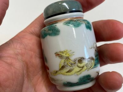 Vier Chinese famille rose en verte snuifflessen, 19e eeuw — foto 16