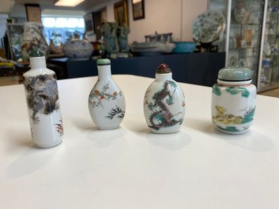Vier Chinese famille rose en verte snuifflessen, 19e eeuw — foto 2