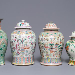 Vier Chinese famille rose en verte vazen, 19e eeuw — foto 3