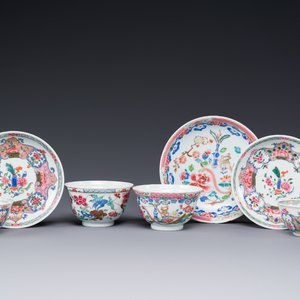 Vier Chinese famille rose kopjes en drie schotels met floraal decor, Yongzheng — foto 1