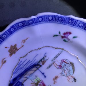 Vier Chinese famille rose koppen, drie schotels en een bord, Qianlong — foto 19