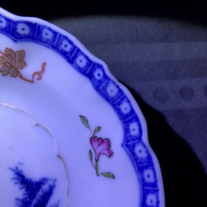Vier Chinese famille rose koppen, drie schotels en een bord, Qianlong — foto 22