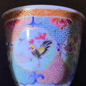 Vier Chinese famille rose koppen en schotels met dieren, Qianlong — foto 16