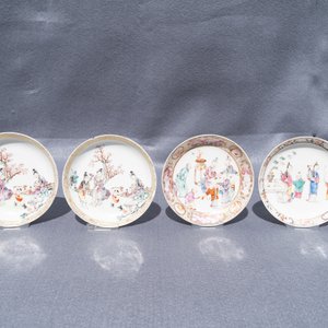 Vier Chinese famille rose koppen en schotels met mandarijns decor, Qianlong — foto 10