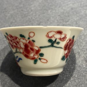 Vier Chinese famille rose koppen en schotels, Yongzheng — foto 16