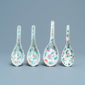 Vier Chinese famille rose lepels met sprinkhanen voor de Straits of Peranakan markt, 19/20e eeuw — foto 2
