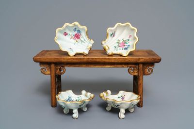Vier Chinese famille rose rocaille zoutvaten, Qianlong
