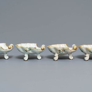 Vier Chinese famille rose rocaille zoutvaten, Qianlong — foto 5