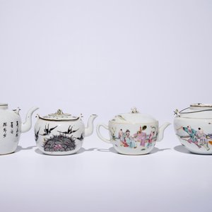 Vier Chinese famille rose theepotten, 19/20e eeuw — foto 4