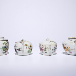 Vier Chinese famille rose theepotten, 19/20e eeuw — foto 5
