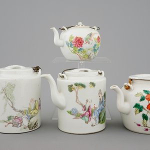 Vier Chinese famille rose theepotten, 19/20e eeuw — foto 1
