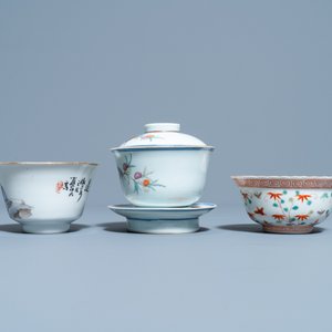 Vier Chinese famille rose theepotten, drie kommen en een theebus, 19/20e eeuw — foto 16