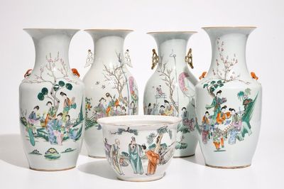 Vier Chinese famille rose vazen en een qianjiang cai bloempot, 19/20e eeuw