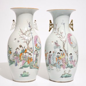 Vier Chinese famille rose vazen en een qianjiang cai bloempot, 19/20e eeuw — foto 2