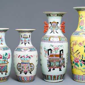 Vier Chinese famille rose vazen met decor van antiquiteiten, 19e eeuw — foto 3