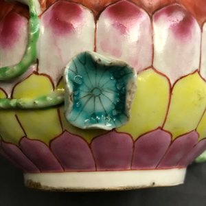 Vier Chinese famille rose, verte en Imari-stijl theepotten en een theebus, Kangxi en later — foto 19
