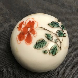 Vier Chinese famille rose, verte en Imari-stijl theepotten en een theebus, Kangxi en later — foto 24
