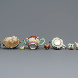 Vier Chinese famille rose, verte en Imari-stijl theepotten en een theebus, Kangxi en later — foto 4