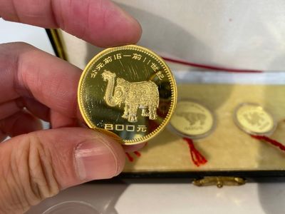 Vier Chinese gouden munten ter herdenking van archeologische vondsten uit de Bronstijd, 1981 — foto 3