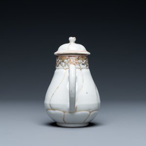 Vier Chinese ijzerrode en vergulde koppen en schotels en een dekselkan, Yongzheng/Qianlong — foto 13