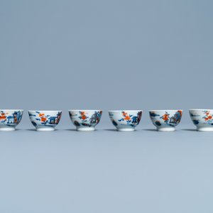 Vier Chinese Imari-stijl borden, een grote theepot en zes koppen en schotels, Kangxi/Qianlong — foto 17