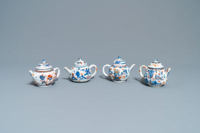 Vier Chinese Imari-stijl theepotten met deksels, Kangxi