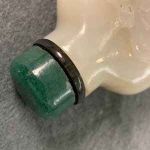 Vier Chinese jade snuifflessen, 19/20e eeuw — foto 21