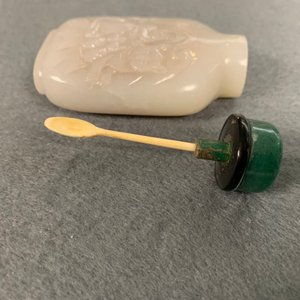 Vier Chinese jade snuifflessen, 19/20e eeuw — foto 23