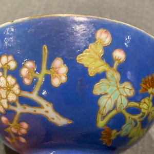 Vier Chinese kommen met floraal decor op blauwe fondkleur, Yongzheng merk, Republek — foto 16