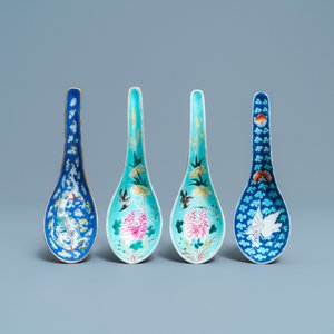 Vier Chinese lepels met turquoise en blauwe fondkleur, 19/20e eeuw — foto 1