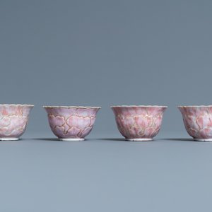 Vier Chinese lotusvormige famille rose koppen en schotels met eekhoorns, Yongzheng — foto 5