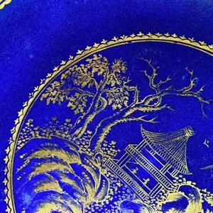 Vier Chinese monochrome blauwe koppen en schotels met verguld landschapsdecor, Qianlong — foto 13