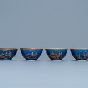 Vier Chinese monochrome blauwe koppen en schotels met verguld landschapsdecor, Qianlong — foto 4