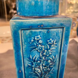 Vier Chinese monochrome turquoise vazen en een celadon vaas, 19/20e eeuw — foto 16