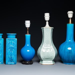 Vier Chinese monochrome turquoise vazen en een celadon vaas, 19/20e eeuw — foto 2