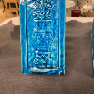 Vier Chinese monochrome turquoise vazen en een celadon vaas, 19/20e eeuw — foto 24