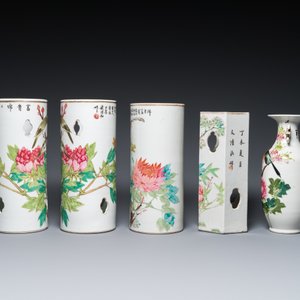 Vier Chinese qianjiang cai hoedensteunen en een vaas, 19/20e eeuw — foto 5