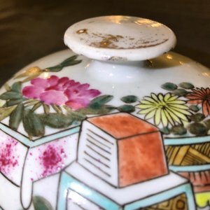 Vier Chinese qianjiang cai vazen met decor van kostbaarheden, 19/20e eeuw — foto 14
